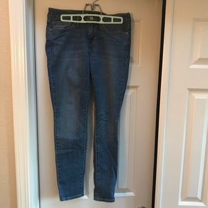 Levi Strauss 711 Skinny Jean - Size 27